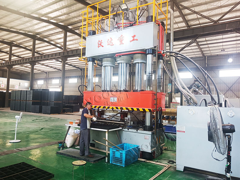 模壓復(fù)合材料建筑模板液壓機(jī)1000噸四柱液壓機(jī)廠(chǎng)家