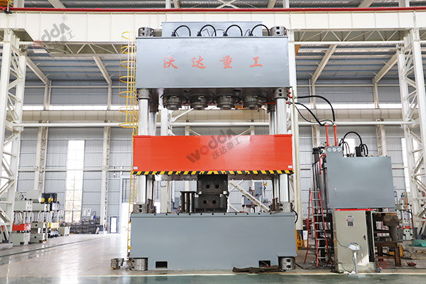 2500噸復(fù)合材料成型液壓機(jī)_大型四柱液壓機(jī)廠(chǎng)家